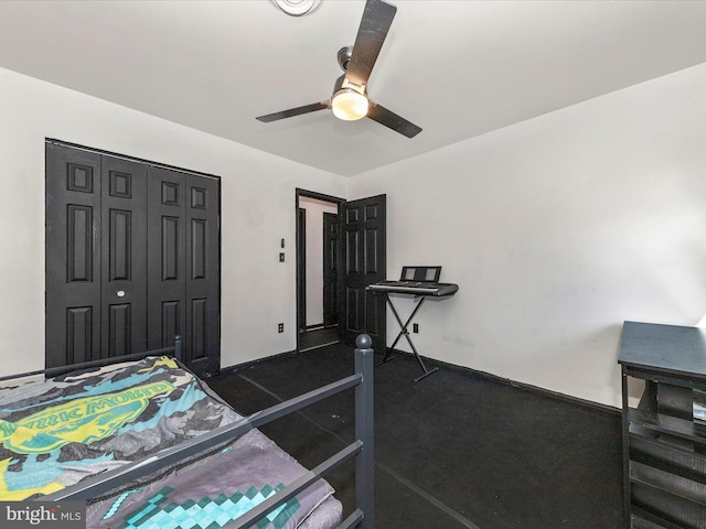 bedroom with ceiling fan and a closet