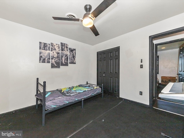 bedroom with baseboards, visible vents, and ceiling fan