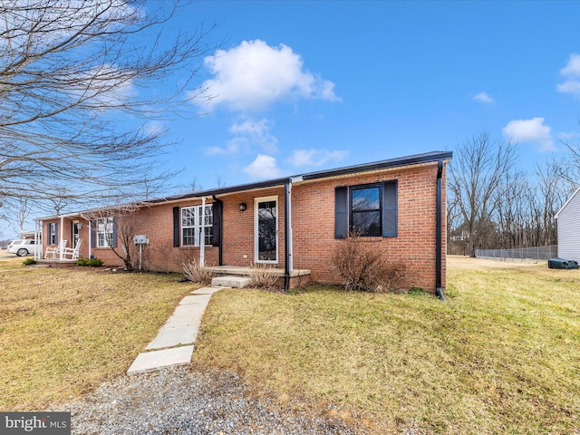 view of front of house featuring brick siding and a front lawn