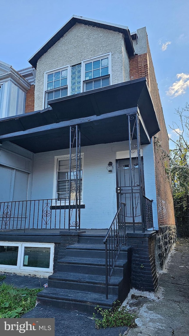 view of front facade featuring covered porch