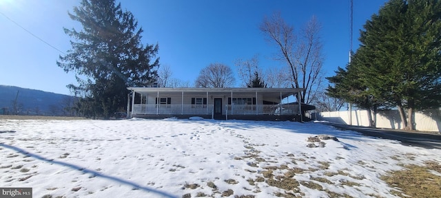 view of front of property