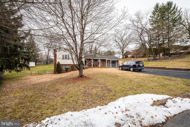 view of front facade with a front yard