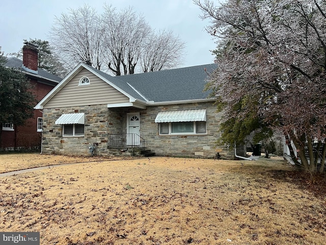 view of front of home with a front yard