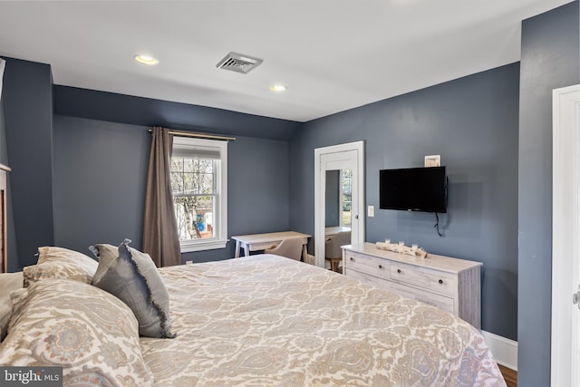 bedroom featuring recessed lighting, visible vents, and baseboards