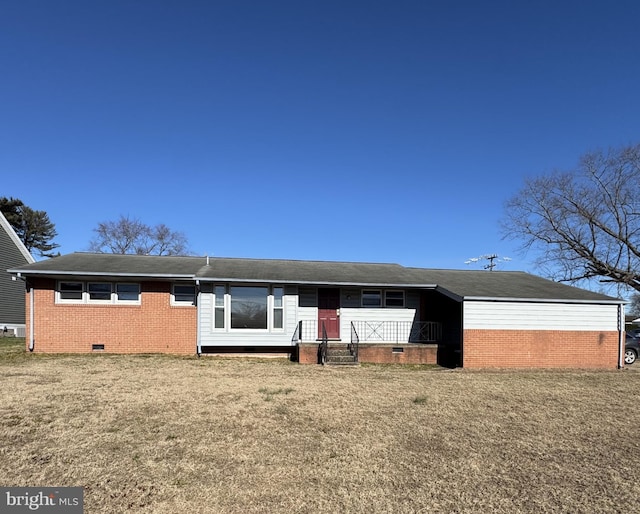 view of front of property featuring a front yard