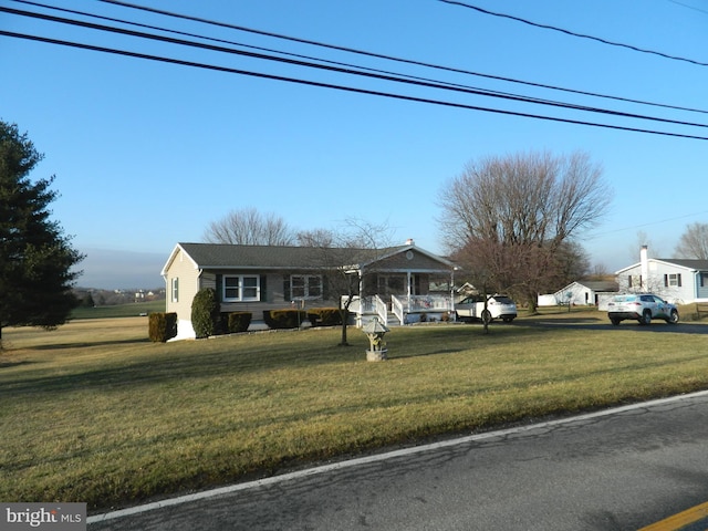 view of front of home featuring a front lawn