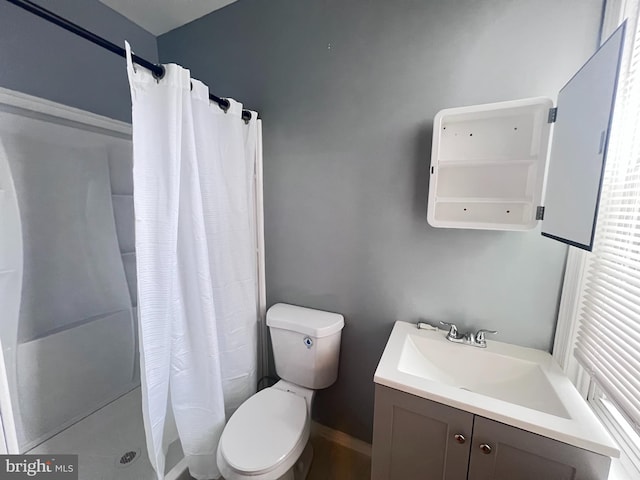 bathroom with a shower with curtain, vanity, and toilet