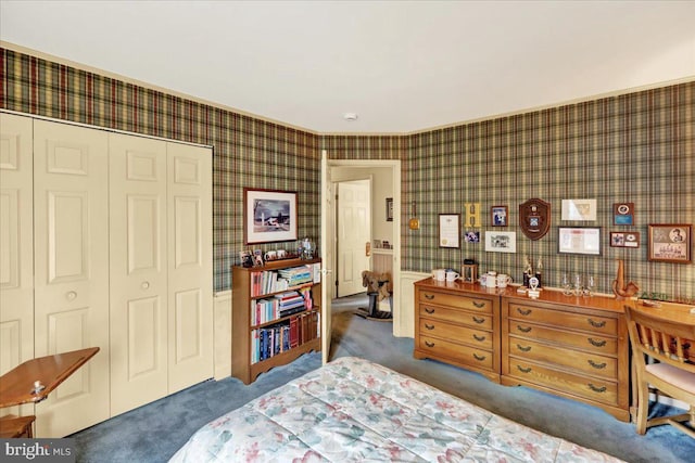 bedroom with carpet, a closet, and wallpapered walls