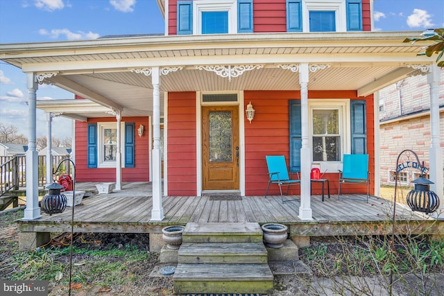 doorway to property with covered porch