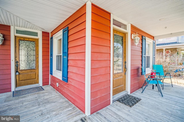 property entrance with a porch