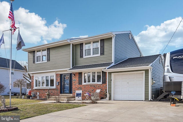 view of front facade featuring a garage and a front yard