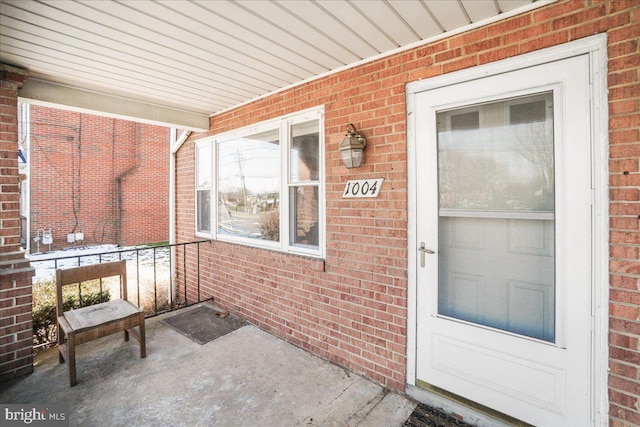 doorway to property with covered porch