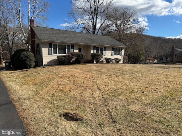 single story home with a front lawn