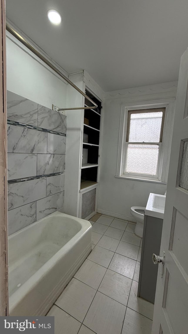 full bathroom with tiled shower / bath, vanity, and toilet