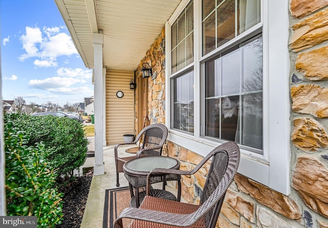 balcony featuring covered porch