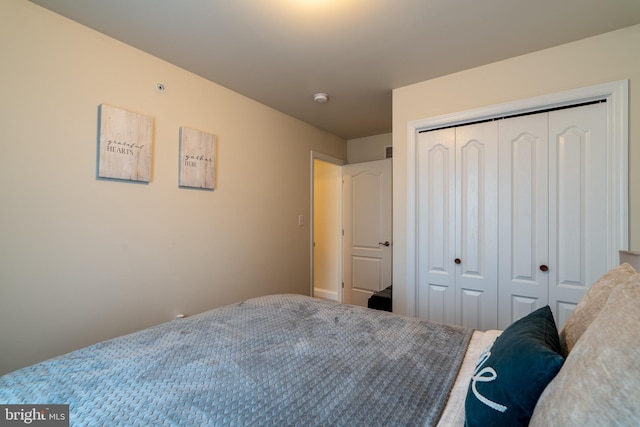 bedroom with a closet