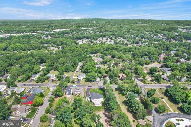 birds eye view of property featuring a forest view and a residential view