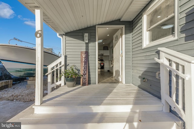 property entrance featuring a deck