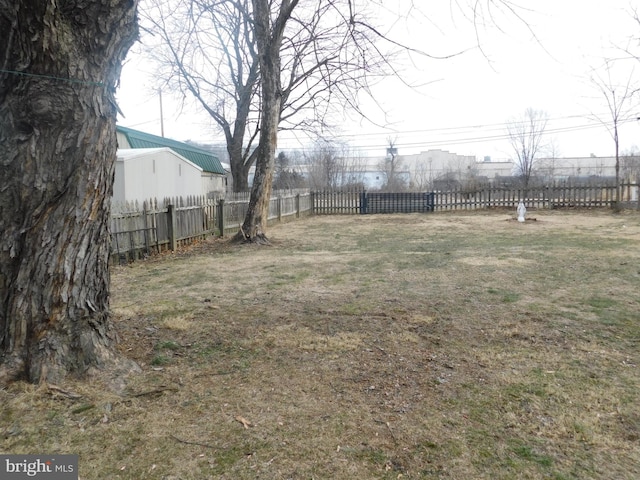 view of yard featuring fence