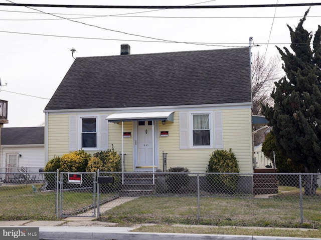 view of front of property with a front yard