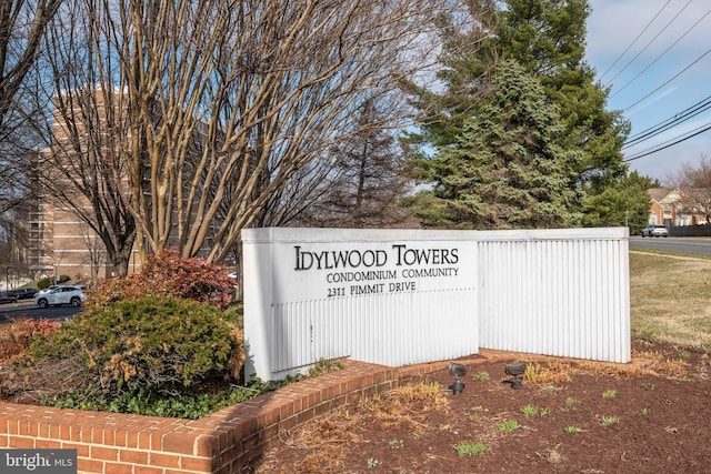 view of community / neighborhood sign