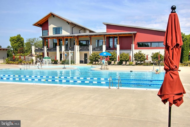 view of swimming pool