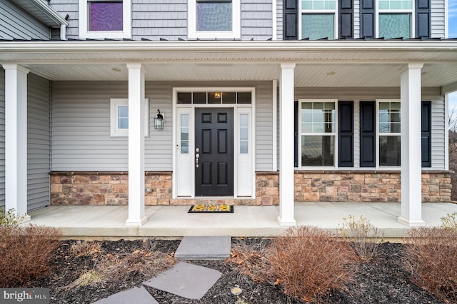 entrance to property featuring covered porch