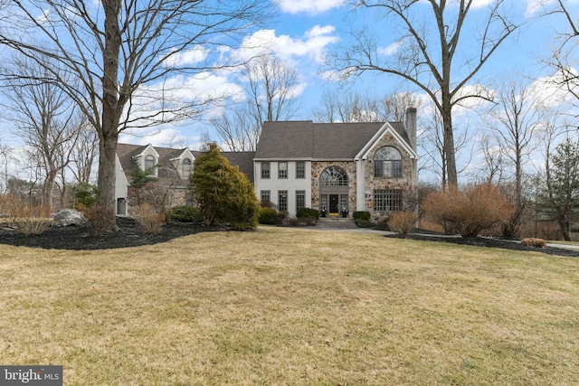 view of front of home with a front lawn