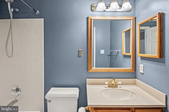 full bathroom with vanity, toilet, and tiled shower / bath