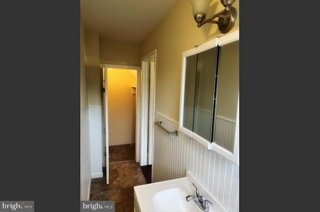 bathroom featuring sink