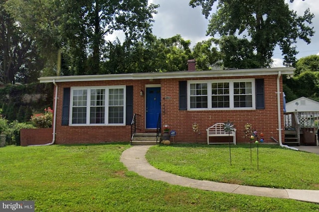 view of front of home featuring a front lawn