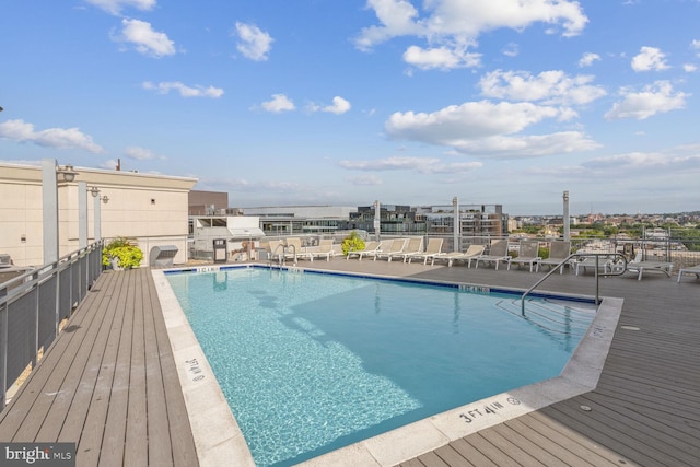 view of swimming pool