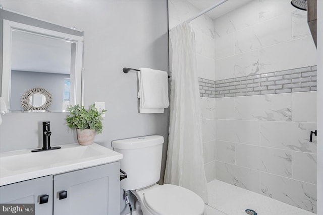 bathroom featuring a shower with curtain, vanity, and toilet