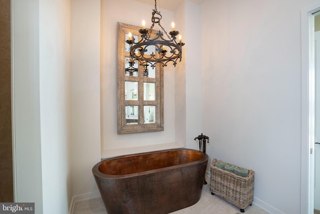 details with a chandelier and a washtub