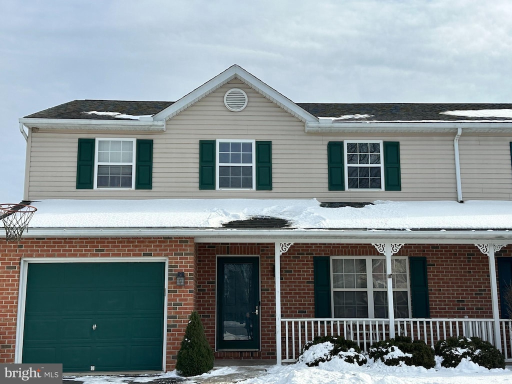 view of front facade featuring a garage