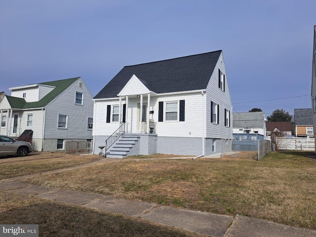 view of front facade featuring a front lawn