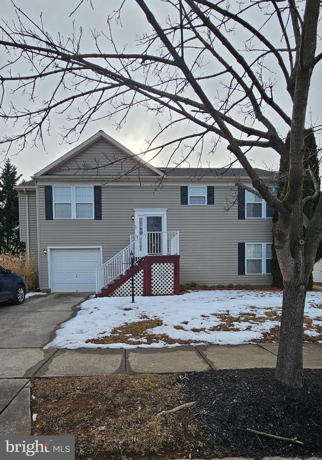 view of front facade with a garage