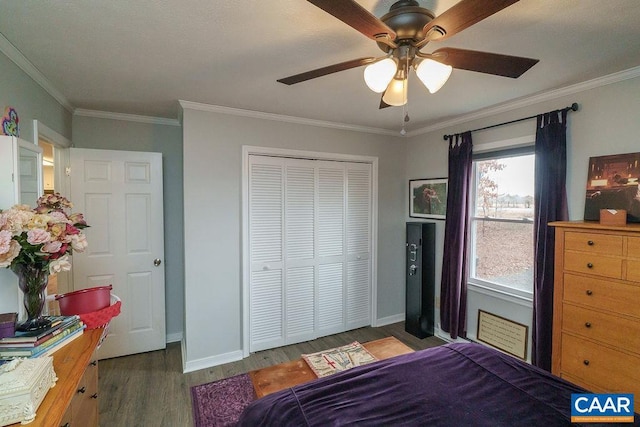 bedroom featuring dark hardwood / wood-style flooring, ornamental molding, a closet, and ceiling fan