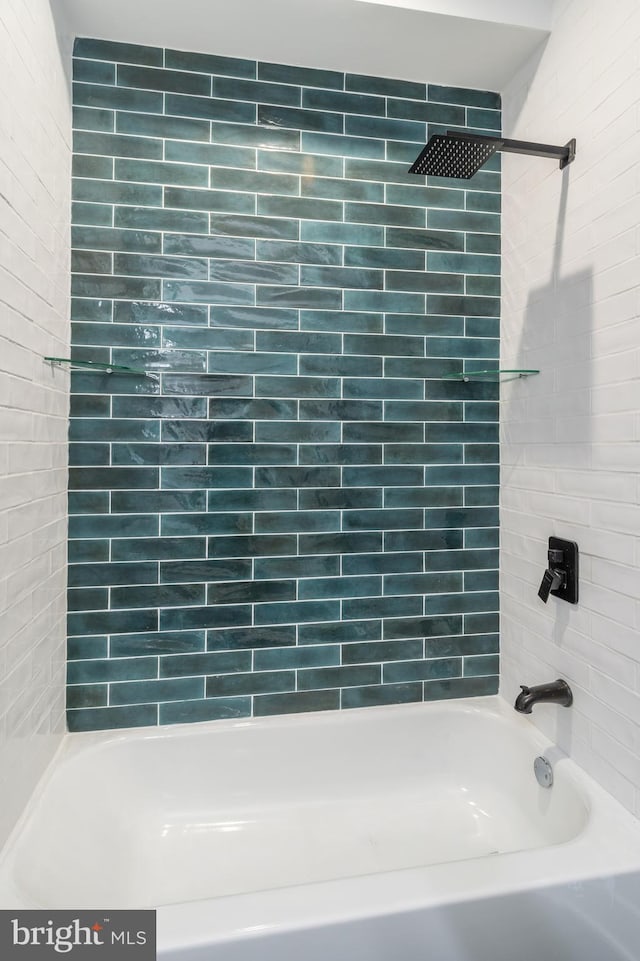 full bathroom with bathing tub / shower combination