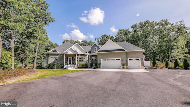 craftsman house featuring a garage