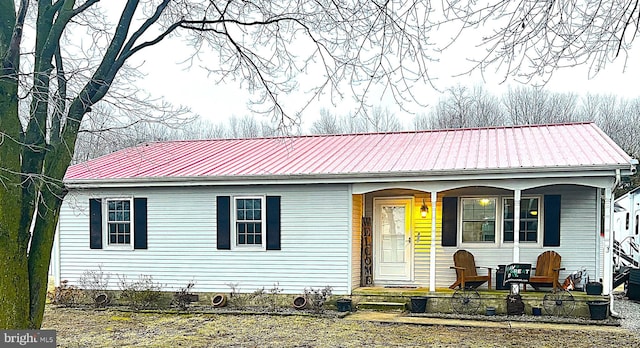 view of front facade with covered porch