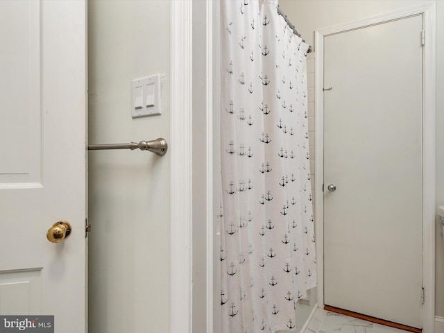 143 Market St, Annapolis, MD 21401 - bathroom with a shower with curtain
