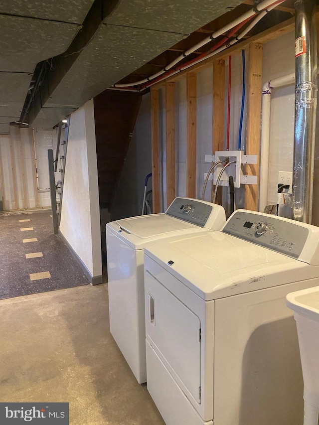 clothes washing area with washing machine and clothes dryer