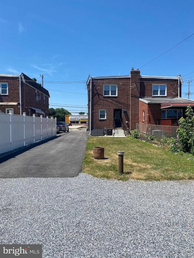 back of house featuring a yard