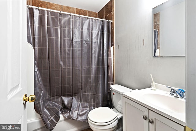 full bathroom featuring vanity, toilet, and shower / bath combo