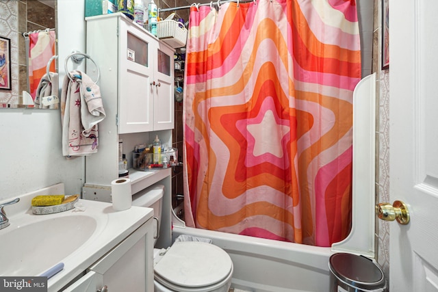 full bathroom featuring shower / tub combo with curtain, vanity, and toilet