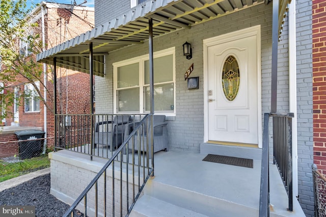 entrance to property featuring covered porch