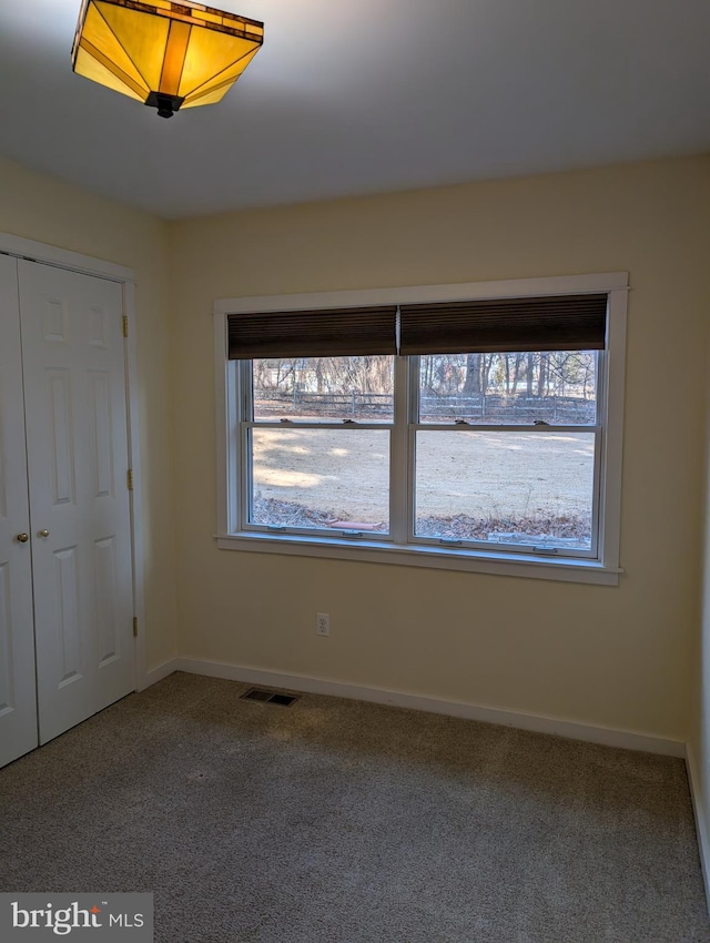 unfurnished room with carpet flooring