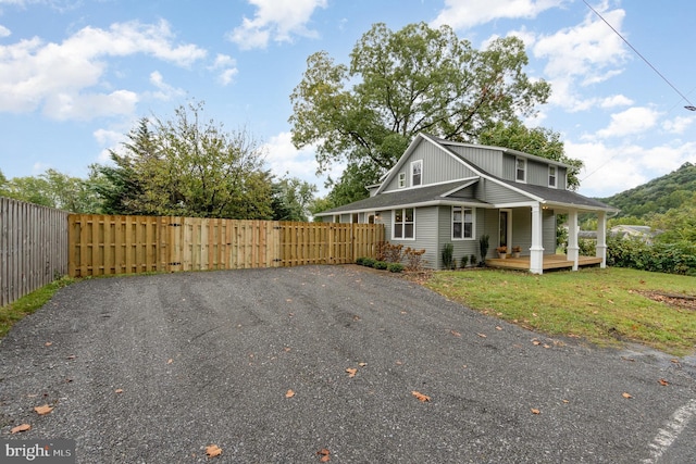 view of front of house featuring covered porch