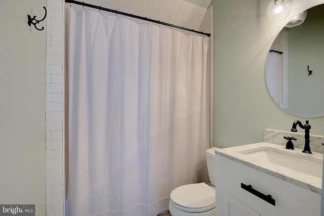 full bath with a shower with shower curtain, toilet, and vanity